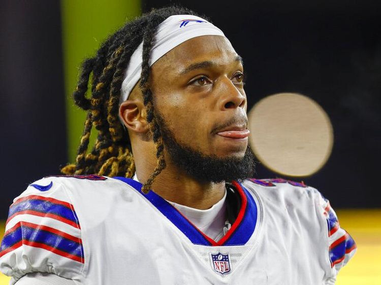 Foto Pemain NFL Damar Hamlin yang Henti Jantung saat Pertandingan