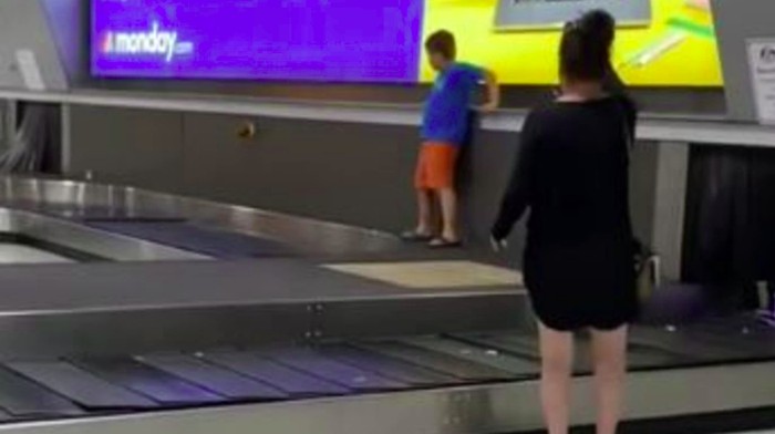 Bocah tantrum di bandara Melbourne