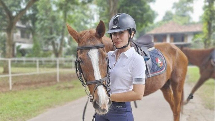 Body Goals Wulan Guritno Bikin Salfok, Tetap Fit di Usia 41