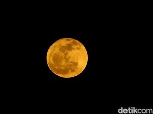 Sering Berubah-ubah, Apa Warna Bulan Sebenarnya?