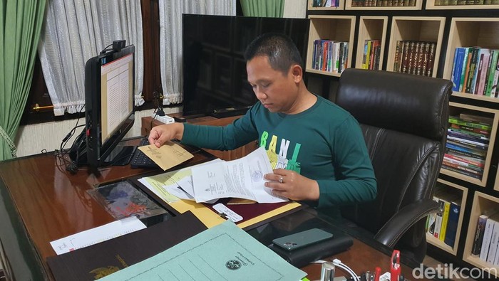 Bupati Lumajang Thoriqul Haq ditilang