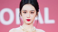 Aktris Zhou Ye menghadiri upacara pembukaan Festival Film Internasional Jalur Sutra ke-9 pada 1 Januari 2023 di Xian, provinsi Shaanxi, China. Foto: VCG via Getty Images/VCG