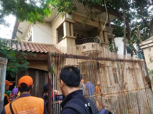 Kabar Terkini Ibu Eny Viral Hidup di Rumah Mewah Terbengkalai