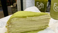 Mille Crepe Matcha membuat kami jatuh cinta dengan rasanya. Lapisan crepe nya tertumpuk rapi dan padat. Rasanya creamy, manis, dan sedikit pahit dari bubuk matcha. Foto: detikFood / Yenny Mustika Sari