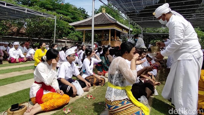 galungan di pura segara surabaya