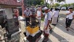 Suasana Khidmat Perayaan Galungan di Pura Segara Kenjeran Surabaya