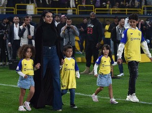 Most Pop: Gaya Georgina Rodriguez Tampil Tertutup di Arab Saudi