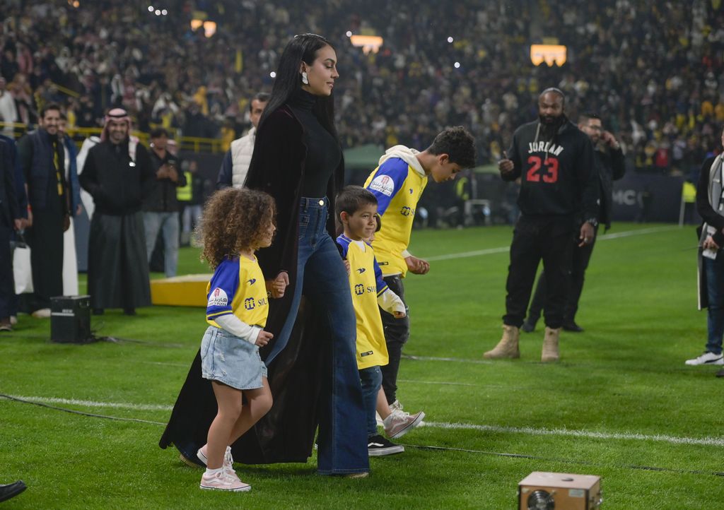 RIYADH, SAUDI ARABIA - JANUARY 03: Georgina Rodriguez, wife of Cristiano Ronaldo walks out with her children during the official unveiling of Cristiano Ronaldo as an Al Nassr player at Mrsool Park Stadium on January 3, 2023 in Riyadh, Saudi Arabia. (Photo by Khalid Alhaj/MB Media/Getty Images)