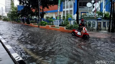 Potret Genangan di Jalan AP Pettarani Makassar Usai Diguyur Hujan Lebat