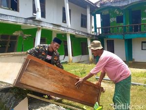 Gedung Madrasah di Sampang Nyaris Ambruk, Guru Nekat Selamatkan Aset