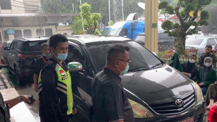 Hakim pengadil Sambo dkk berangkat ke TKP pembunuhan Yosua (Wilda-detikcom)