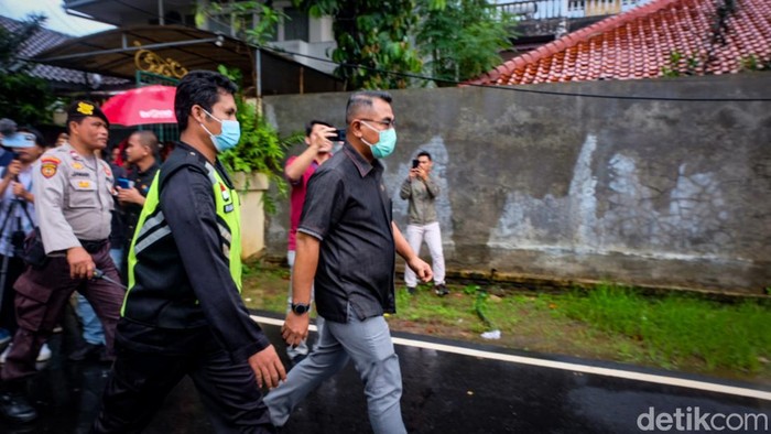 Hakim Pengadil Sambo dkk Tiba di Rumah Saguling Majelis hakim PN Jaksel tiba di rumah pribadi Ferdy Sambo di Jalan Saguling III, Jakarta Selatan, Rabu (4/1/2023). Kedatangan hakim untuk mengecek ke lokasi perkara pembunuhan Brigadir Yosua.