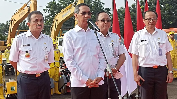 Heru Budi Cek Kesiapan Pasukan Kuning Hadapi Cuaca Ekstrem di Jakarta (Tiara/detikcom)