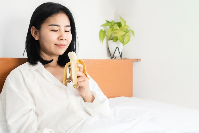 Ilustrasi Makan Pisang