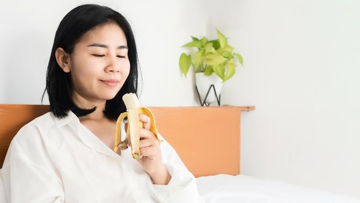 Ilustrasi Makan Pisang
