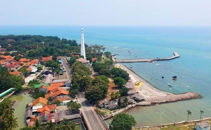Ilustrasi Pantai Anyer-Cinangka