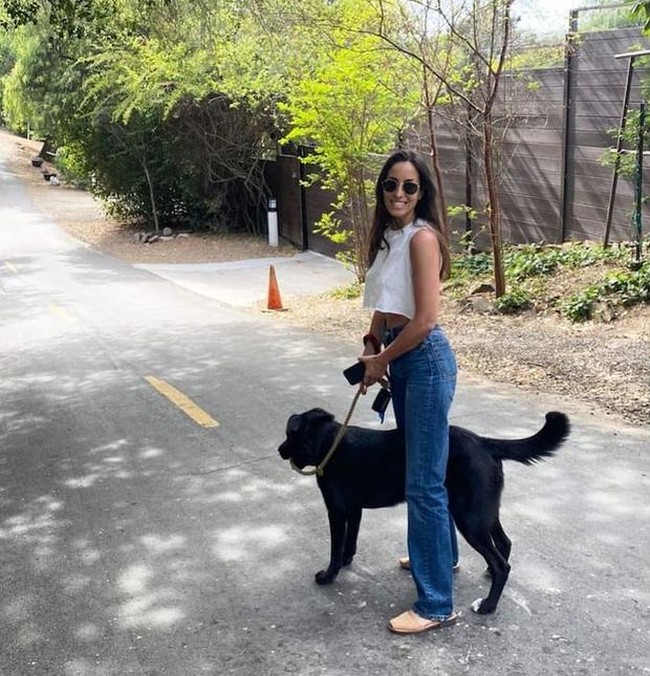 Wanita asal Swiss itu pertama kali ketahuan dekat dengan Brad Pitt saat menghadiri acara ulang tahun sang aktor ke-59 pada 18 Desember 2022. Foto: Instagram