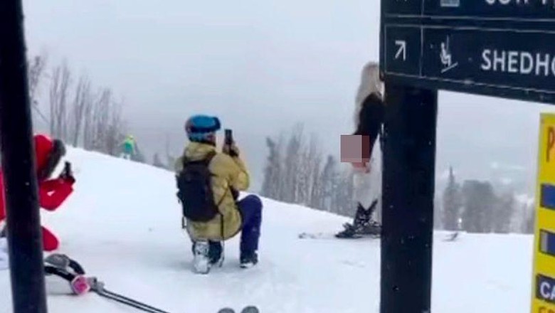 Influencer cabul pamer bokong di resor ski Influencer cabul pamer bokong di resor ski