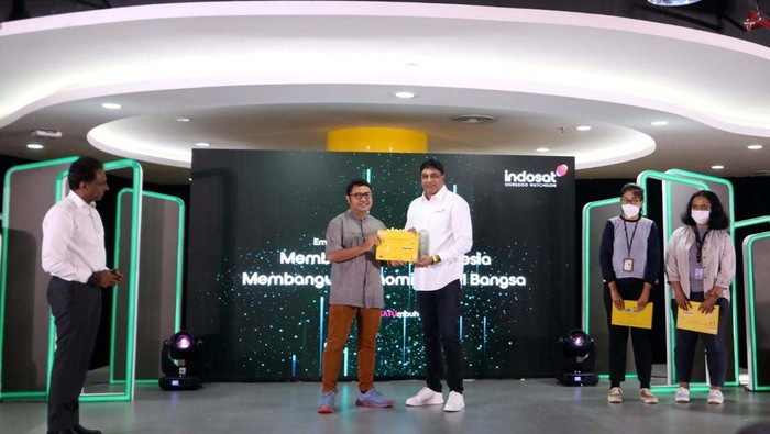 IOH Rayakan 365 Hari Pasca Merger Indosat Ooredoo Hutchison dan Twimbit merayakan 365 hari pasca merger. Mereka meluncurkan hasil riset berjudul Empowering Indonesia 2023.