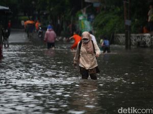 Jalan Kemang Utara IX Jaksel Banjir, Lalin Dialihkan