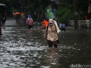 Jalan Kemang Utara IX Jaksel Banjir, Lalin Dialihkan