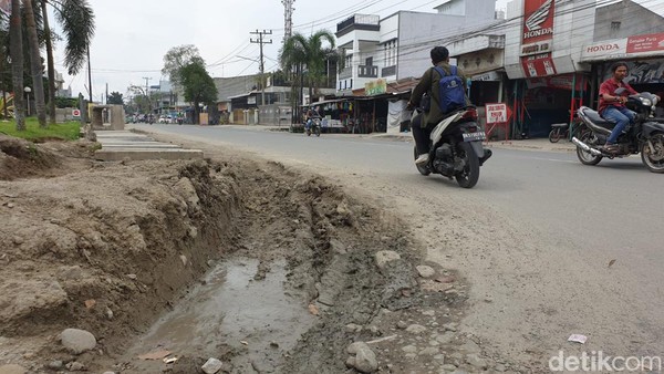 Penampakan Jalan Rusak di Medan Lokasi Remaja Jatuh hingga Tewas