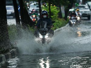 5 Ruas Jalan di Jakarta Tergenang Pagi Ini, Ketinggian Air Capai 25 Cm