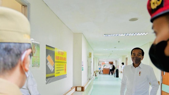 Jokowi di RSUD Pekanbaru