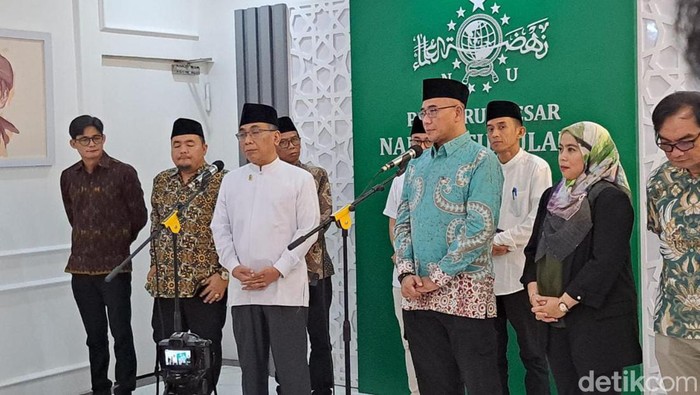 Ketua PBNU Gus Yahya dan Ketua KPU Hasyim Asyari saat jumpa pers di Kantor PBNU, Rabu (4/1/2023).