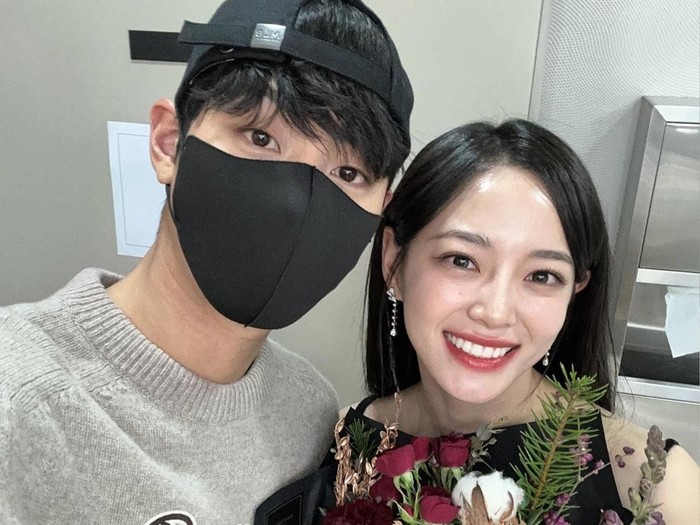 Kim Sejeong dan Ahn Hyo Seop