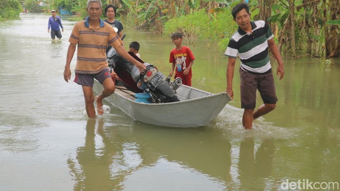 Kondisi banjir di Desa Ngastorejo, Kecamatan Jakenan, Pati, Selasa (3/1/2023).