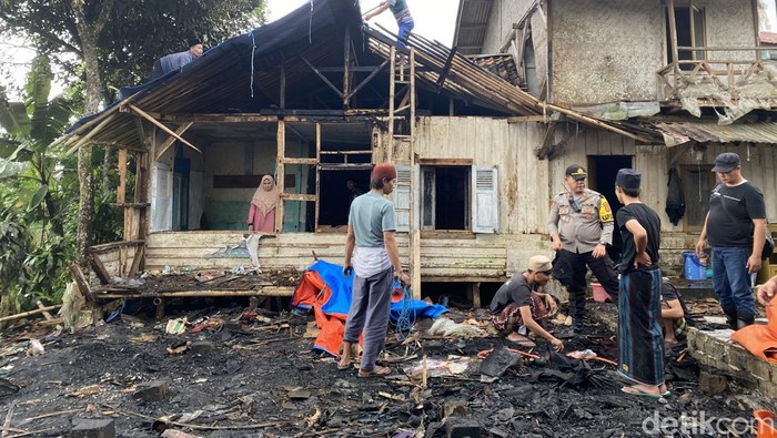 Kondisi kobong ponpes di Sukabumi yang terbakar