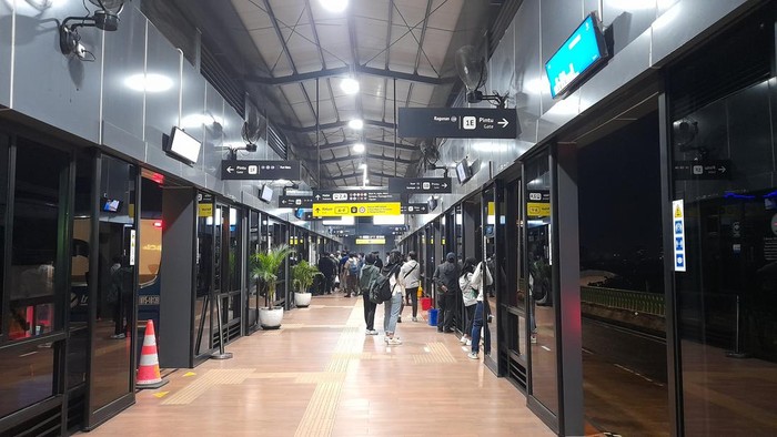 Kondisi terkini penumpang TransJ di Halte CSW usai terjadi penumpukan