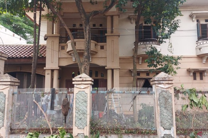 Kondisi terkini rumah mewah terbengkalai milik Ibu Eny di Cakung, Jakarta, Rabu (4/1/2023). ANTARA/Yogi Rachman Kondisi terkini rumah mewah terbengkalai milik Ibu Eny di Cakung, Jakarta, Rabu (4/1/2023). ANTARA/Yogi Rachman