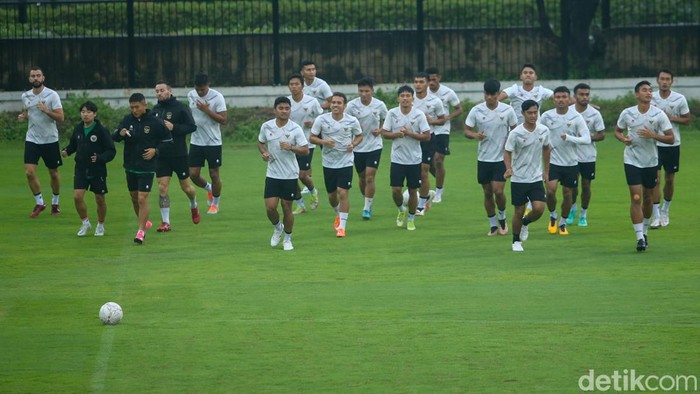 Timnas Indonesia kembali menggelar latihan keras jelang laga melawan Vietnam di babak semifinal leg I Piala AFF 2022.