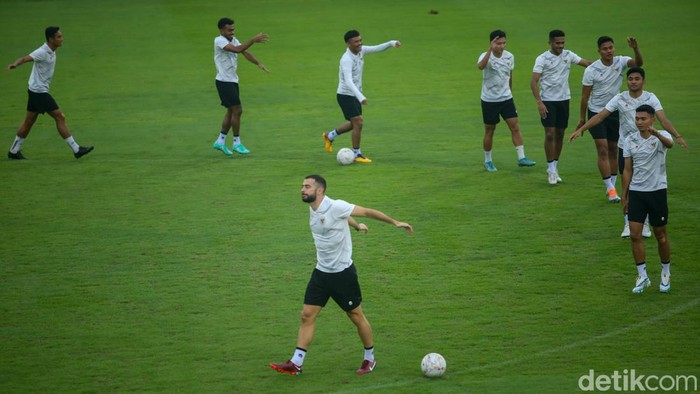 Timnas Indonesia kembali menggelar latihan keras jelang laga melawan Vietnam di babak semifinal leg I Piala AFF 2022.