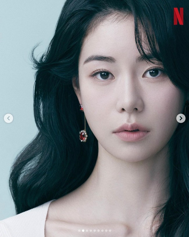 Penonton The Glory dapat menantikan penampilan Lim Ji Yeon dalam drama Korea National Death Penalty Vote yang dijadwalkan tayang tahun ini. Sang aktris menghidupkan karakter dari webtoon dan berperan sebagai seorang letnan polisi. Foto: dok. Instagram @limjjy2