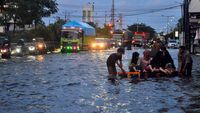 Terendam Banjir, Jalur Pantura Kudus-Semarang Macet Panjang