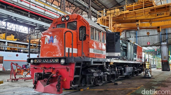 Balai Yasa Jogja merupakan pusat perawatan lokomotif tingkat berat dan modifikasi di Jawa. Ada sekitar 254 loko yang ditangani. Begini penampakan di dalamnya. Dipotret pada Rabu (4/1/2023).
