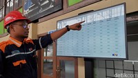 Bagian monitoring digital. Dari layar itu progres pengerjaan tiap lokomotif dapat dipantau. (Foto: Anggah/detikJateng)