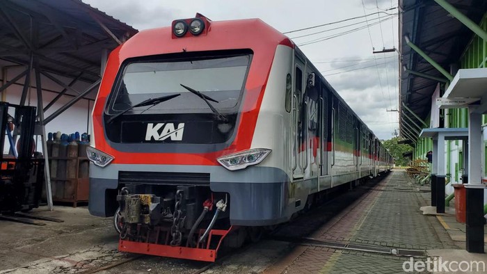 Balai Yasa Jogja merupakan pusat perawatan lokomotif tingkat berat dan modifikasi di Jawa. Ada sekitar 254 loko yang ditangani. Begini penampakan di dalamnya. Dipotret pada Rabu (4/1/2023).