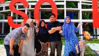 Foto bersama keluarga