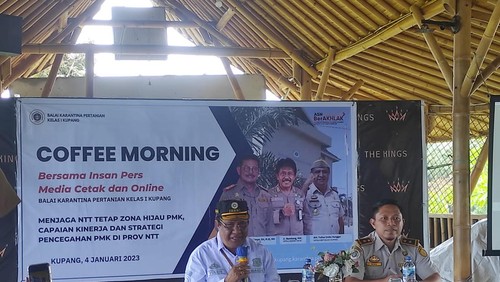 Kepala Balai Karantina Kelas I Kupang Yulius Umbu Hunggar saat menyampaikan materi coffe morning di Kupang, NTT.