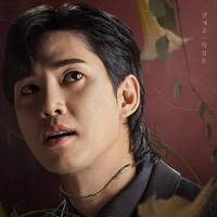 Satu lagi pemain The Glory dalam daftar artis drakor terpopuler di bulan Januari 2023. Park Sung Hoon tampil sebagai karakter antagonis bernama Jeon Jae Jun. Foto: dok. Instagram @boxabum