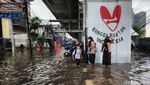 Perempatan Seskoal Cipulir Banjir, Lalin Terputus