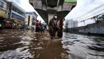 Perempatan Seskoal Cipulir Banjir, Lalin Terputus