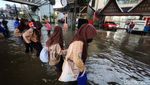 Perempatan Seskoal Cipulir Banjir, Lalin Terputus