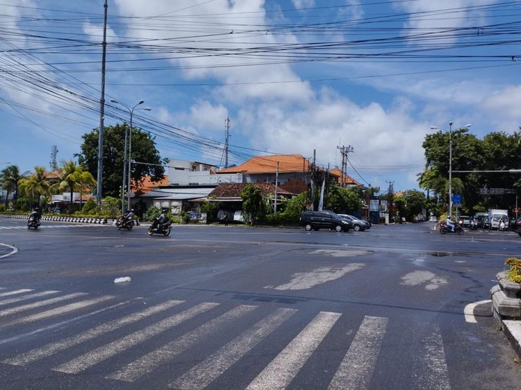Lengang Jalanan Denpasar Saat Galungan