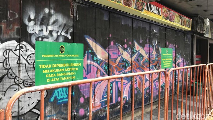 Pertokoan di Jalan Perwakilan, Kota Jogja, disegel, Rabu (4/1/2023).