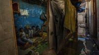 20 juta penduduk New Delhi dikondisikan oleh berbagai cuaca ekstrem, mulai dari gelombang panas yang terik di musim panas hingga kabut abu-abu tebal yang menyelimuti ibu kota sebelum awal musim dingin ketika gelombang dingin yang brutal menyapu sebagian besar India utara.  